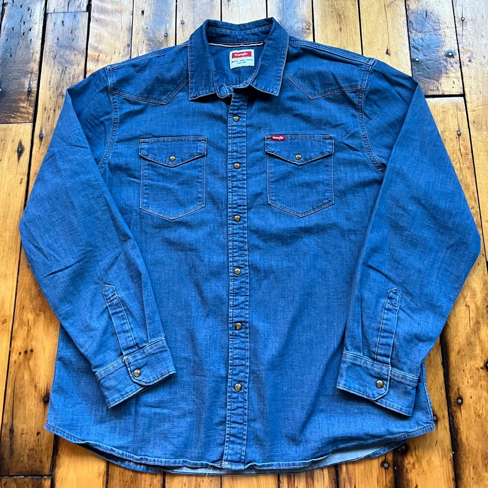 Wrangler Men’s XL Denim Chambray Pearl Snap Shirt Work Wear Blue Western Rodeo
